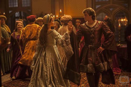 Los aristócratas protagonizan un baile de salón en 'Isabel'