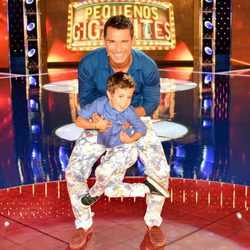 Iker Romero con Jesús Vázquez en 'Pequeños gigantes'