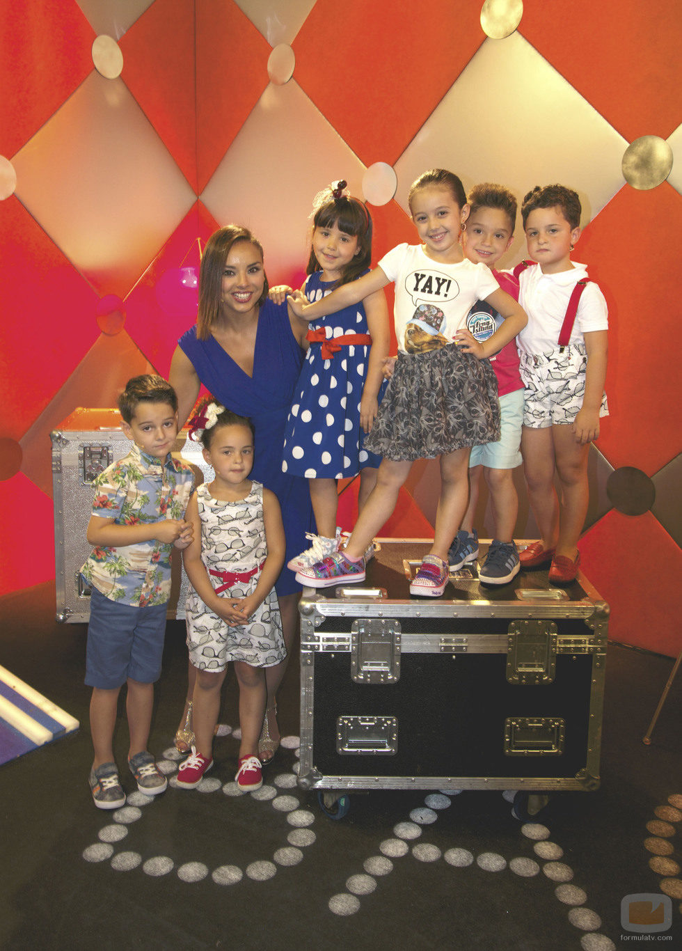 Chenoa junto con los concursantes en 'Pequeños gigantes'