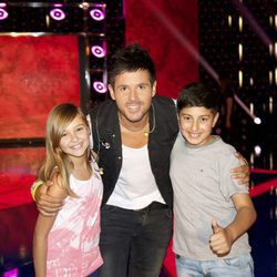 Pablo López visita el plató de 'Pequeños gigantes'