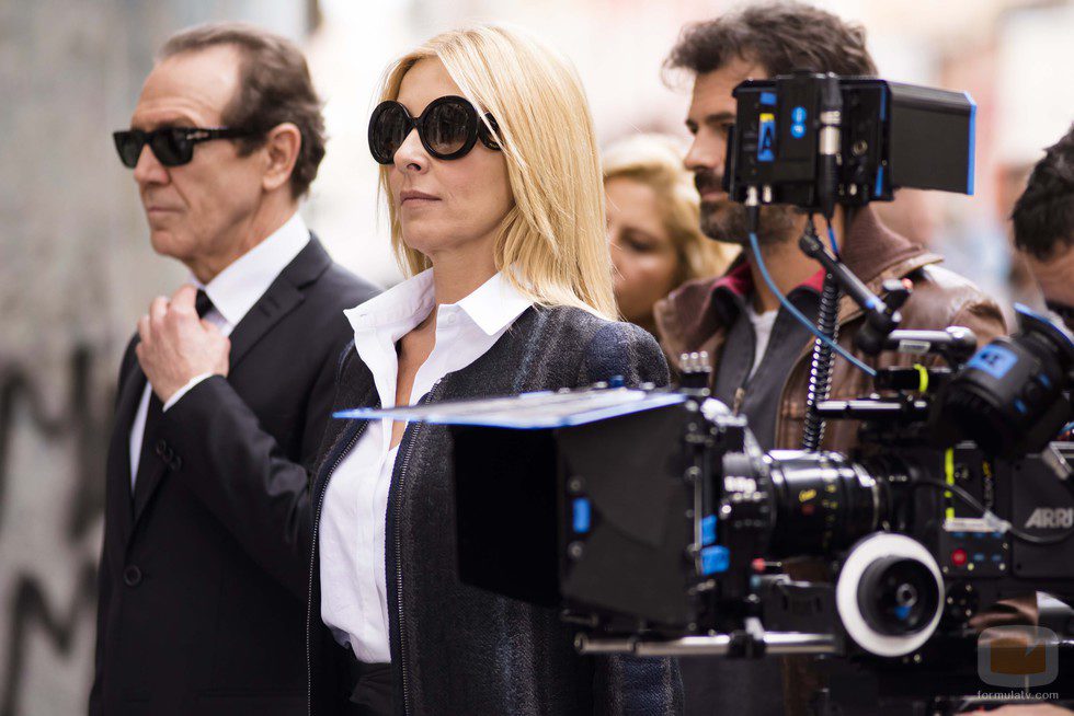 Cayetana Guillén Cuervo, Juan Gea y Rodolfo Sancho en el rodaje de 'El Ministerio del Tiempo'