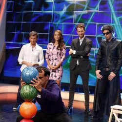 Paula Echevarría, Peter Vives, Pablo Motos y El Hombre de Negro en 'El hormiguero'