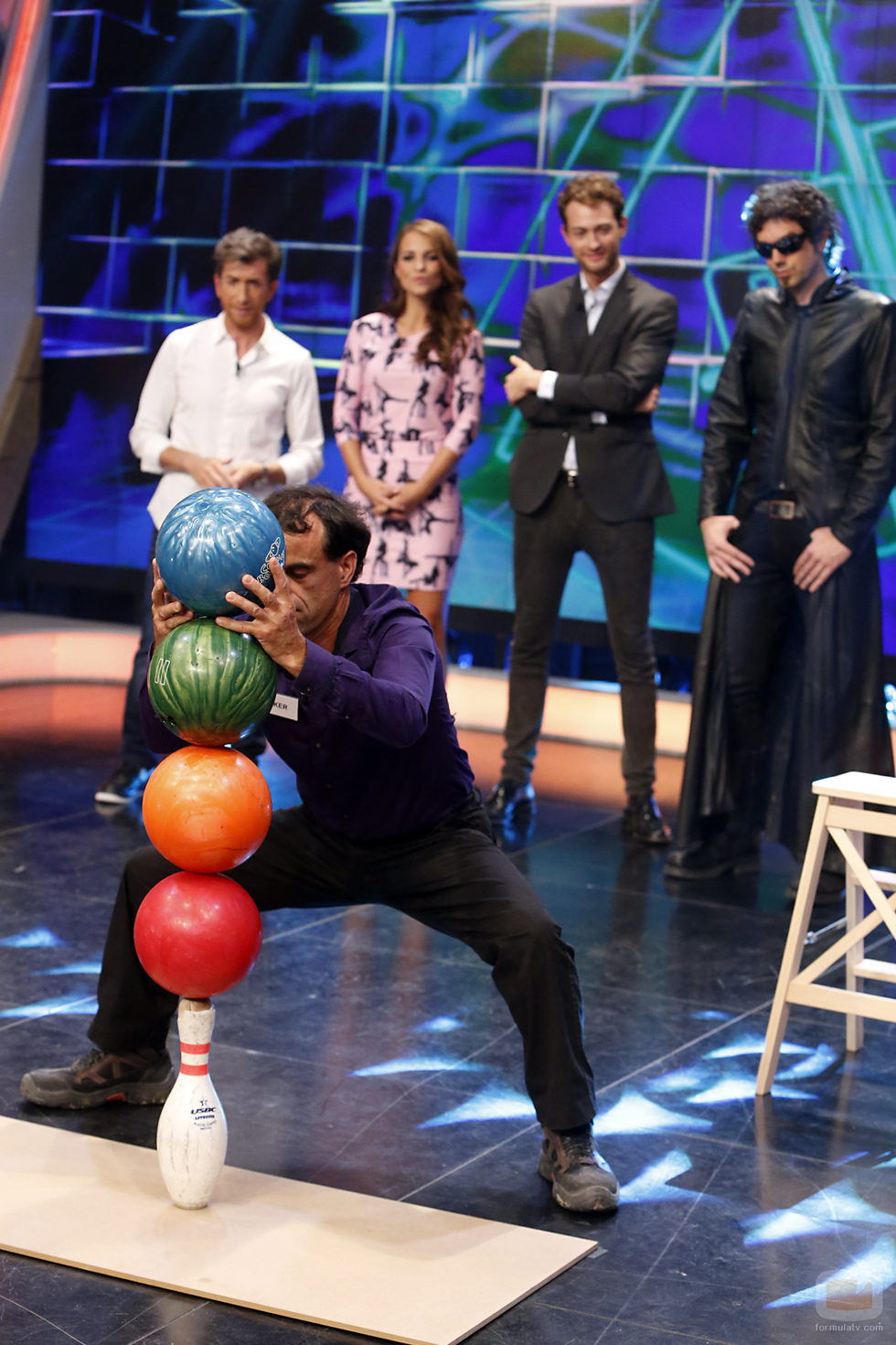 Paula Echevarría, Peter Vives, Pablo Motos y El Hombre de Negro en 'El hormiguero'
