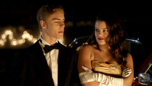 Patrick Criado es Juan Carlos en su adolescencia y Adriana Torrebejano es la Condesa Olghina en 'El rey'