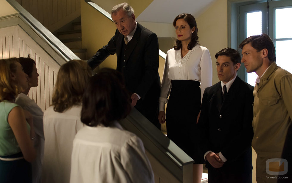 José Sacristán, Aitana Sánchez-Gijón, Adrían Lastra y Benito Sagredo en 'Velvet'