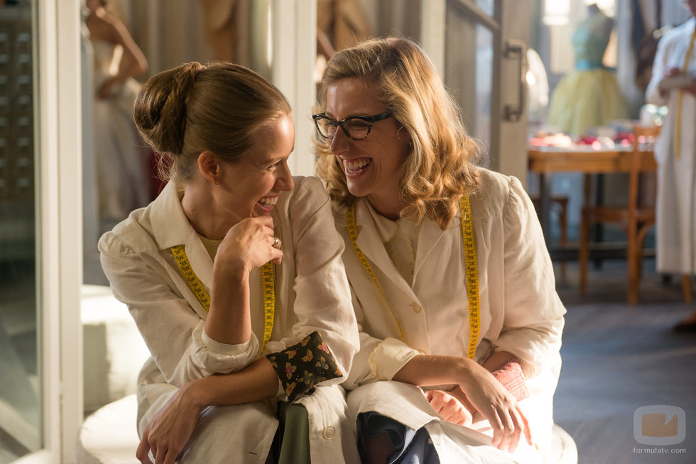 Manuela Vellés es Luisa y Cecilia Freire es Rita en 'Velvet'