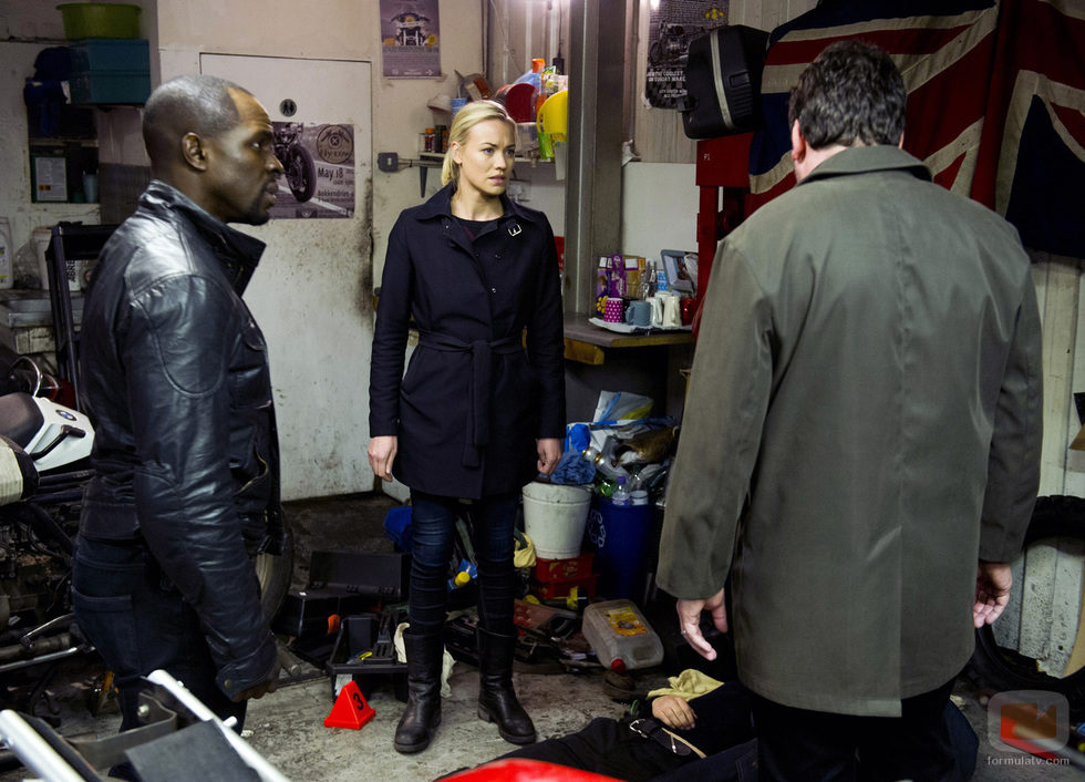 Jack Bauer, Yvonne Strahovski y Gbenga Akinnagbe en '24: Vive otro día'