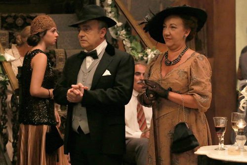 Pedro y Dolores acuden a la fiesta de Francisca en 'El secreto de Puente Viejo'
