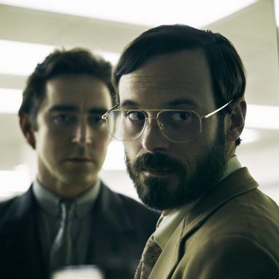 Scoot McNairy es Gordon Clark y Lee Pace es Joe MacMillan en 'Halt and Catch Fire'