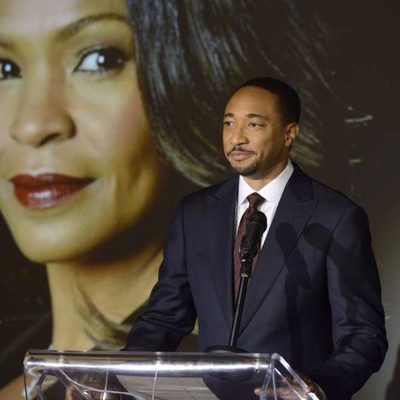 Damon Gupton es Adam Page en 'The Divide'