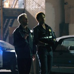 Gil Grissom y Warrick Brown en el capítulo "Ídolos caídos" de 'CSI'