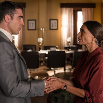Miguel Ángel Silvestre y Ángela Molina en 2x03 de 'Velvet'