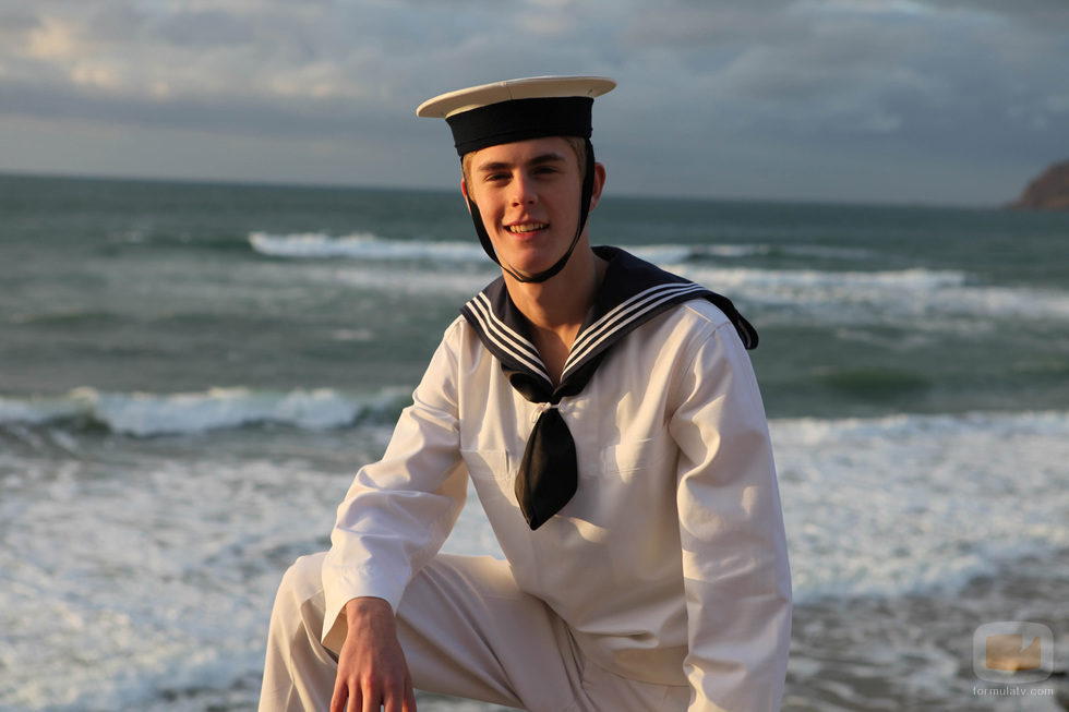 Patrick Criado vestido de marinero en 'El rey'