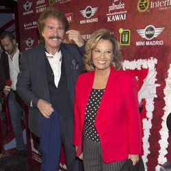 María Teresa Campos y Bigote Arrocet en el estreno de la obra de teatro 'Miguel de Molina al desnudo'