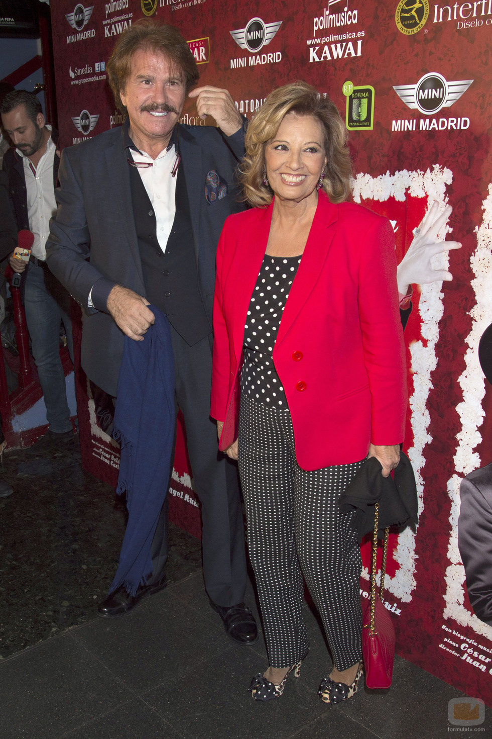 María Teresa Campos y Bigote Arrocet en el estreno de la obra de teatro 'Miguel de Molina al desnudo'