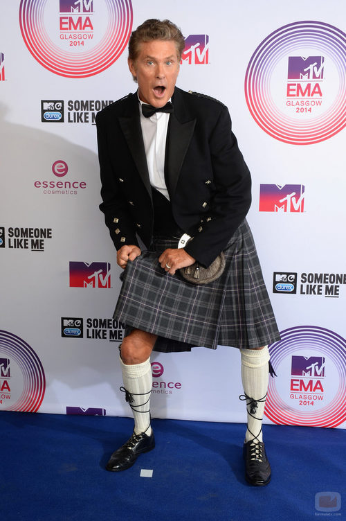 David Hasselhoff luce una falda escocesa en la alfombra roja de los MTV EMA 2014