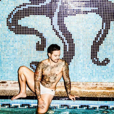 Pascual Fernández disfruta en calzoncillos en una sauna gay