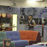 Jesús Vázquez con el micrófono de la inmunidad de 'GH 15'