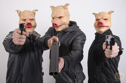 Los tres cerditos con careta