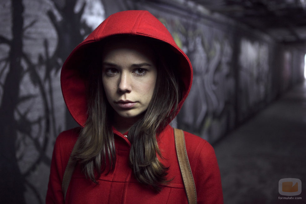 Laia Costa como Caperucita Roja