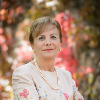Elena Irureta es Concha en 'Algo que celebrar'