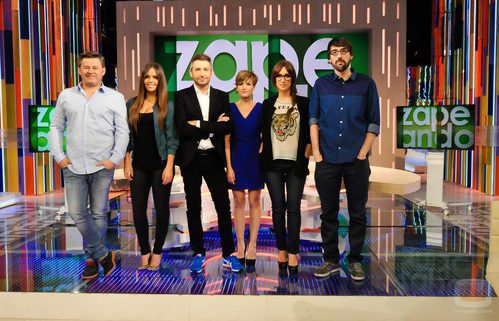 Frank Blanco junto a los colaboradores de 'Zapeando' en el plató del programa