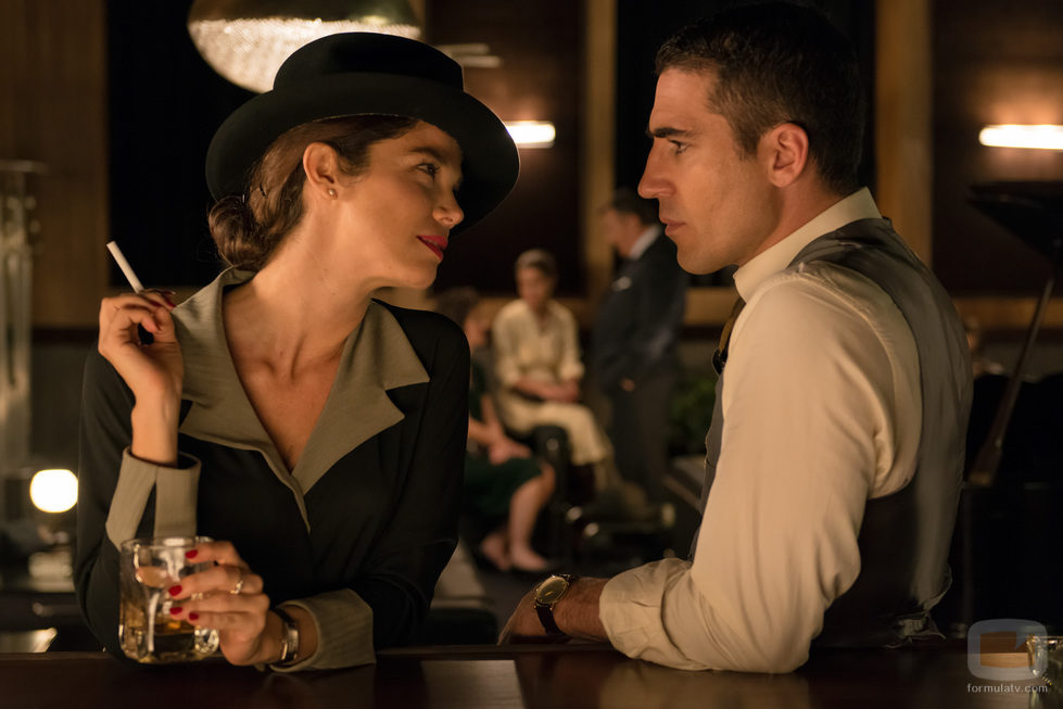 Miguel Ángel Silvestre y Juana Acosta en 'Velvet'