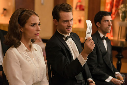 Ana y Carlos van a una subasta en 'Velvet'