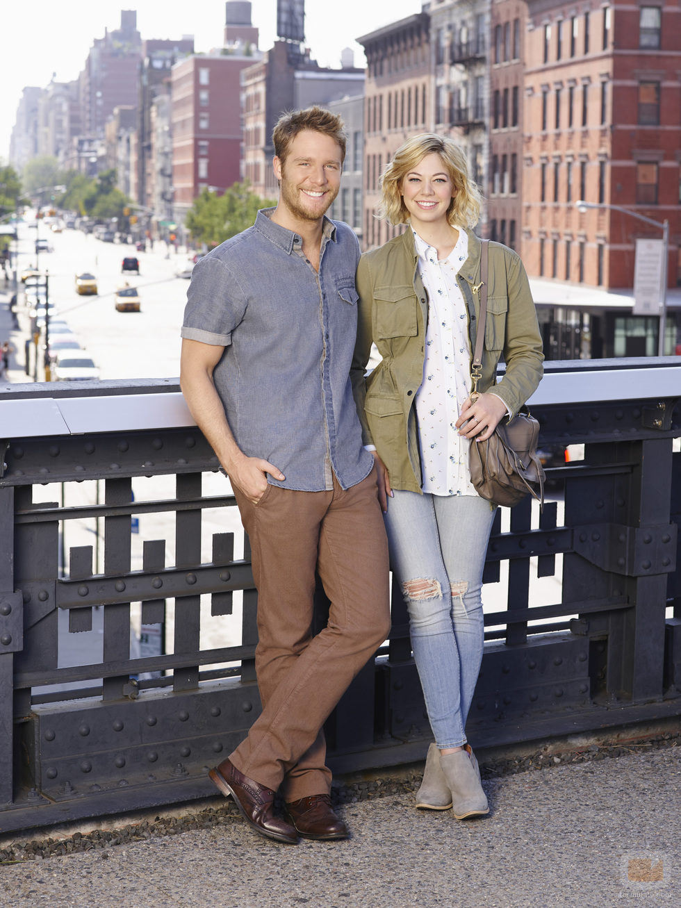 Analeigh Tipton es Dana y Jake McDorman es Peter en 'Manhattan Love Story'