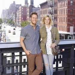 Analeigh Tipton es Dana y Jake McDorman es Peter en 'Manhattan Love Story'