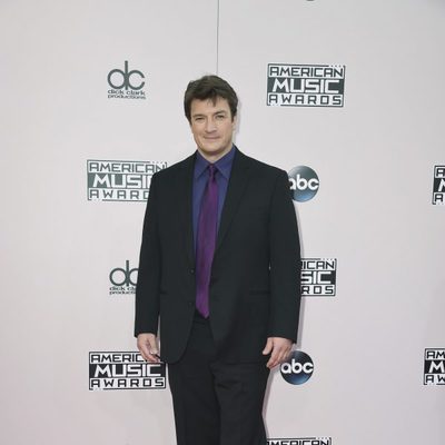 Nathan Fillion en los American Music Awards 2014