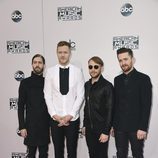 Imagine Dragons en los American Music Awards 2014
