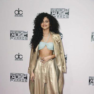 Zendaya en los American Music Awards 2014