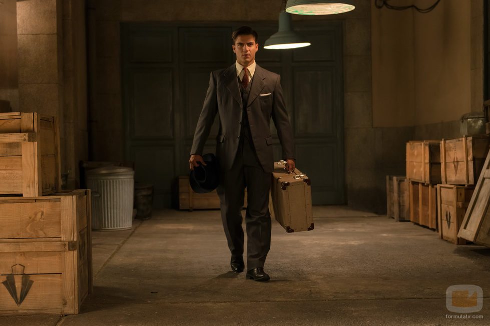 Max se marcha en 'Velvet'
