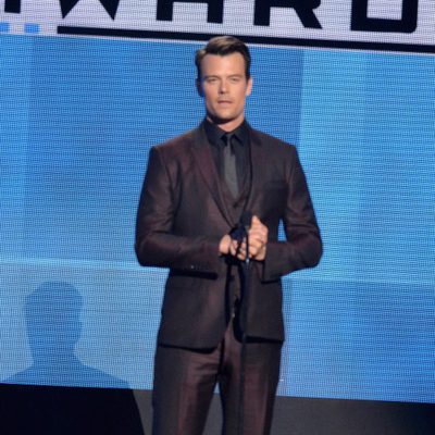 Josh Duchamel en los American Music Awards 2014