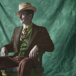 Denis O'Hare es Stanley en 'American Horror Story: Freak Show'