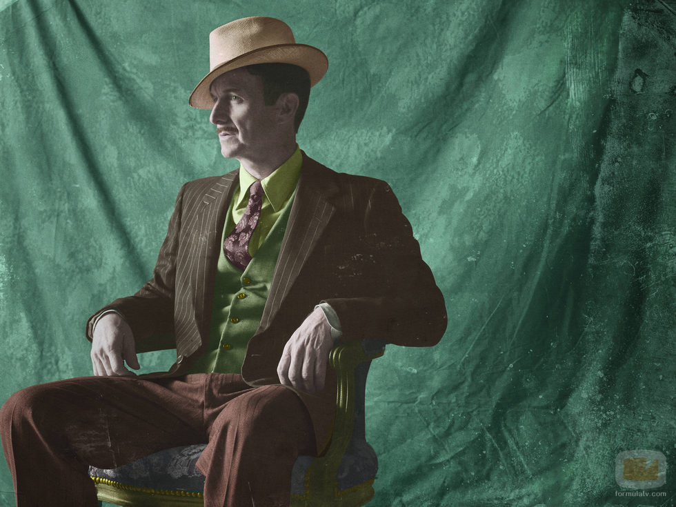 Denis O'Hare es Stanley en 'American Horror Story: Freak Show'