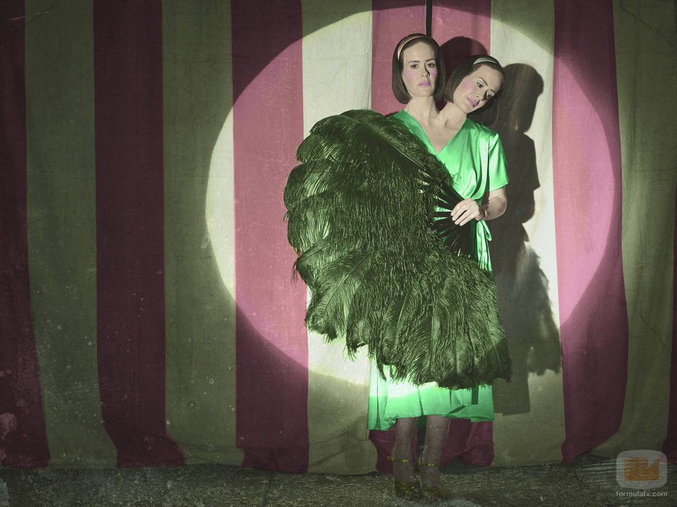 Sarah Paulson es Bette y Dot Tattler en 'American Horror Story: Freak Show'