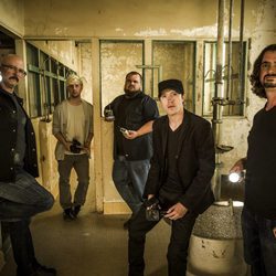 Foto de grupo de 'Expediente no resuelto'