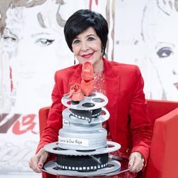Concha Velasco celebra su cumpleaños en 'Cine de barrio' con una tarta