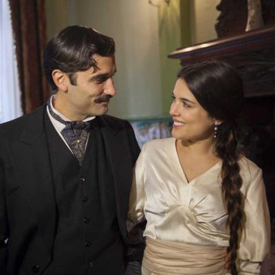 Adriana Ugarte y Alex Garía en la miniserie de TVE 'Habitaciones cerradas'
