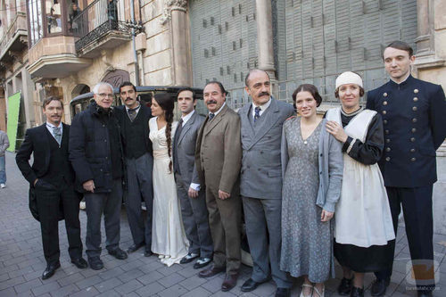 Foto de familia de los actores de 'Habitaciones cerradas'