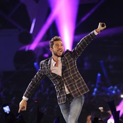 David Bisbal en plena acción en los Premios 40 Principales 2014 