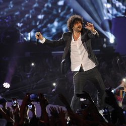 Melendi durante su actuación en los Premios 40 Principales 2014 