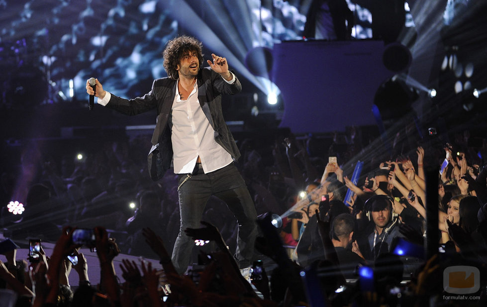 Melendi durante su actuación en los Premios 40 Principales 2014