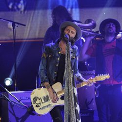 Leiva brindó una espectacular actuación en los Premios 40 Principales 2014 