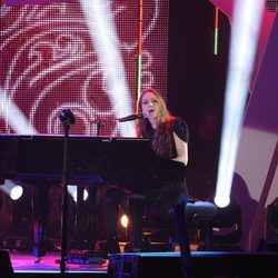 Birdy durante su actuación en  los Premios 40 Principales 2014 