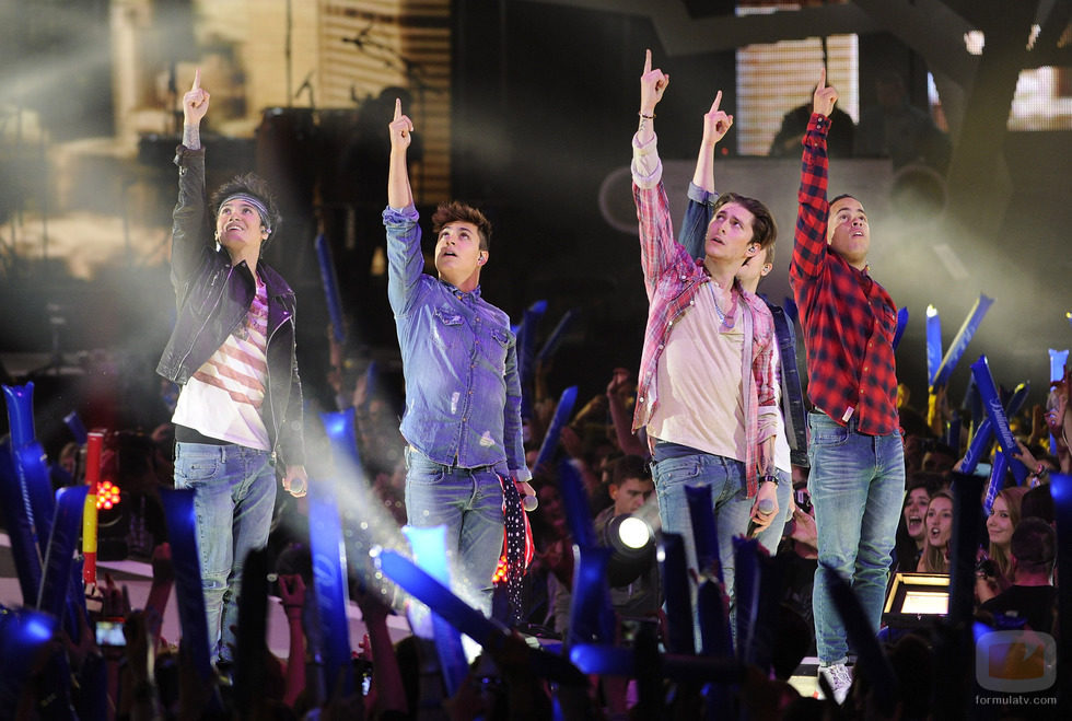 Midnight Red durante su actuación en los Premios 40 Principales 2014