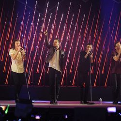 One Direction durante su actuación en los premios Premios 40 Principales 2014 