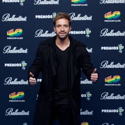 Pablo Alborán en el photocall de los Premios 40 principales